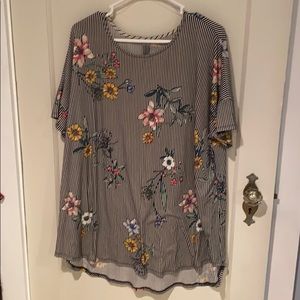 XXL floral striped blouse Honeyme